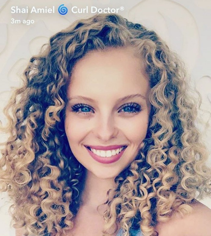 Fonkelnieuw 14 Kapsels Die Het Beste Passen Bij Krullend Haar | Curly Hair Talk JS-35